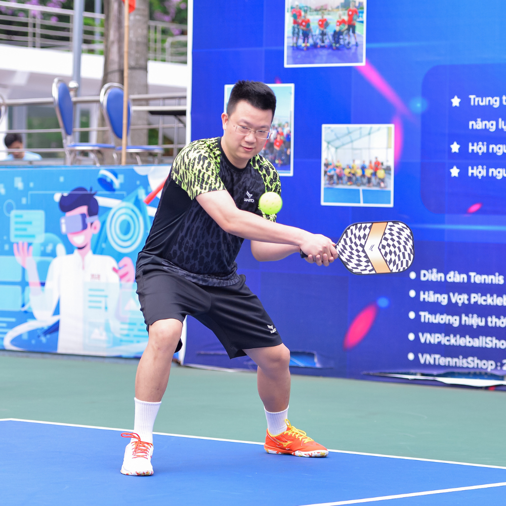 Mẹo chọn vợt pickleball phù hợp với phong cách chơi Mẹo chọn vợt pickleball phù hợp với phong cách chơi