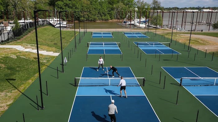 Thi công sân pickleball ở TPHCM uy tín - HT Sport 2 Đơn vị thi công sân pickleball uy tín mang lại nhiều lợi ích cho khách hàng